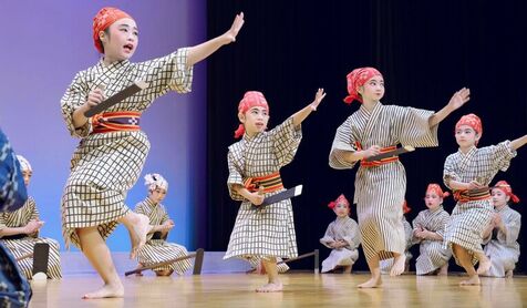 はつらつとかわいらしく　踊りに演奏に拍手　沖縄タイムスこども芸能祭【写真特集】