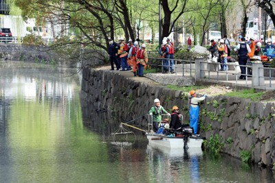 皇居近くの清水濠で男性の遺体見つかる　60～80代男性か