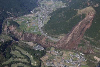 熊本地震どんな災害?　震度7連発、18万人超避難　前震から8年