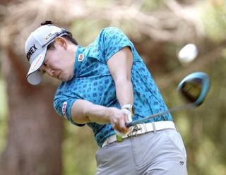 女子ゴルフ、岩井明が首位キープ　バンテリン・レディース第２日