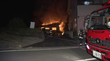 大分市で住宅と倉庫が焼ける火事　住人は外出していて無事