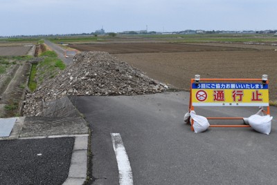 道路塞ぐゴミの山　憤る市職員「こんな捨て方は…」　建物の廃材か