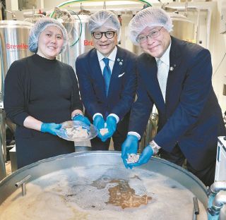 真珠の母貝からクラフトビールづくり…目指す味わいとは　三重・志摩産、羽田の醸造所で仕込み式