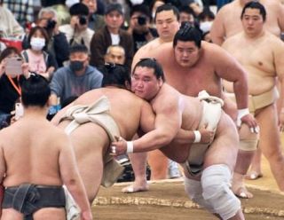 照ノ富士、巡業で申し合い初参加　霧島と８番、５勝３敗