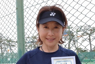 女子50歳以上単は河野佳子が優勝　毎日オープンテニスベテランの部