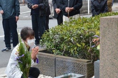 「悲劇二度と」　今治空襲で殉職、郵便局の電話交換手10人慰霊