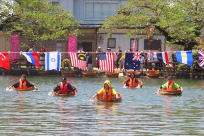 伝統行事「たらいこぎ競争」　優勝したのは？　秋田・横手