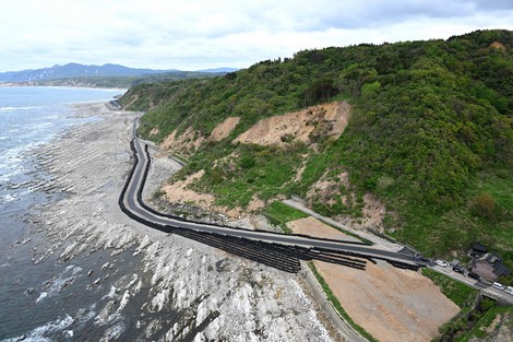 能登半島地震、続く通行止め　国道に迂回路、緊急車両など通行へ