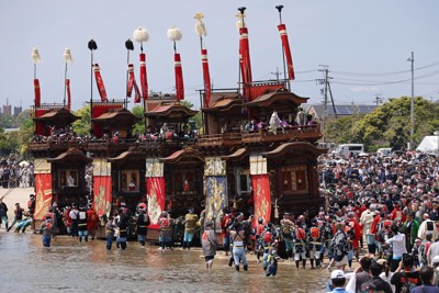 亀崎潮干祭が開幕　精巧な彫刻や豪華な刺しゅうの山車が集結　愛知