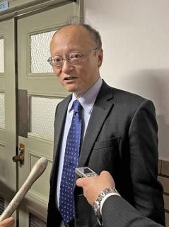 財務官「過度な変動に適切対応」　円安改めてけん制