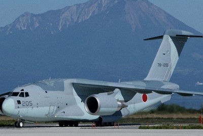 航空自衛隊の輸送機が緊急着陸　飛行中「窓が開いた」　新潟空港