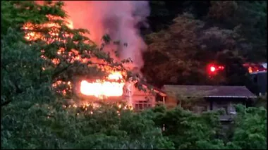 箱根町の老舗温泉旅館「豊栄荘」で火事で従業員2人けがも休館日で客なし　創業は1956年