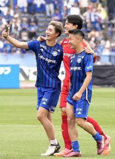 Ｊ１、町田が東京Ｖに大勝で奪首　神戸は鹿島に敗れ２位に後退