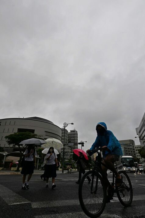 【速報】沖縄地方、全国で最も早い梅雨入り　平年より11日遅く