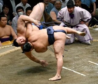 琴桜勝ち越し、大の里３敗目　湘南乃海が２敗で単独首位