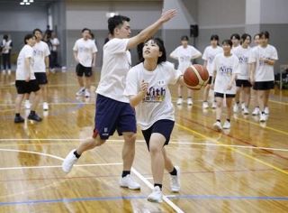 被災中学生招きバスケ教室、横浜　Ｂリーグ、能登の復興支援