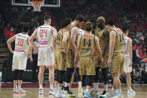 琉球キングス、2連覇に王手　広島に74―62で先勝　バスケットボールBリーグCS決勝　あす第2戦