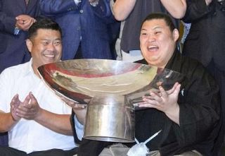 大の里優勝、家族ら大喜び　父知幸さん「彼は雑草」