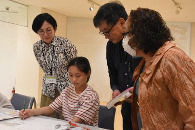 塾長は陸奥A子さん　小中学生のための漫画・絵本塾「夢へ頑張って」