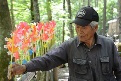 「事故の風化防ぎたい」　日航ジャンボ機墜落事故現場に風車395本