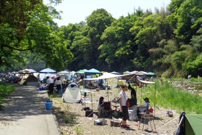 「巾着田」河川敷のBBQ利用を有料化　埼玉・日高市が8月に実験