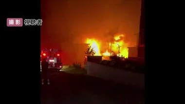 「寝ていたら火事に気づいた」住宅火災で両隣に延焼…”3軒”燃える 40代男性2階から飛び降り重傷 北海道岩見沢市