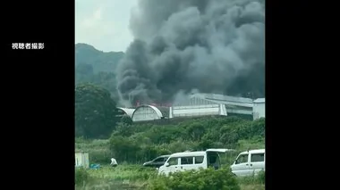 【速報】「建物燃えている」養鶏場で火事　けが人や逃げ遅れの情報なし　溶接作業の火花が引火か　神奈川・愛川町