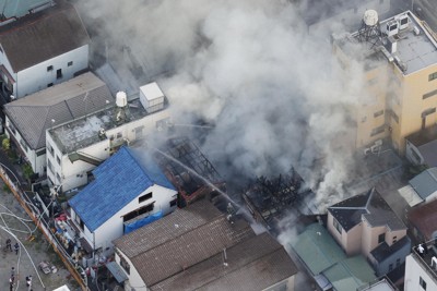 横浜中華街で火災、4棟焼ける　けが人なし　2時間半後にほぼ消火