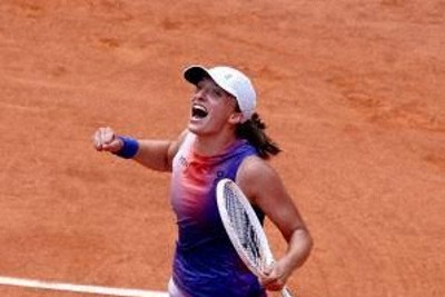 シフィオンテクが女子シングルス3連覇　テニス全仏オープン