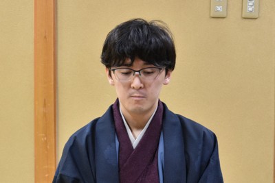 伊藤新叡王が誕生　羽生会長「今後も藤井名人としのぎ削る勝負を」