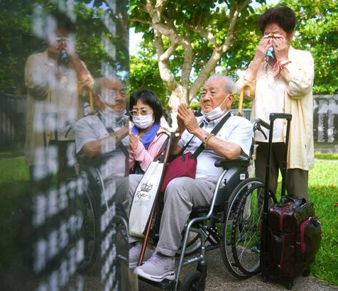 沖縄戦の記憶、心に刻む　慰霊の日、島全体が鎮魂の祈りに包まれ　平和と継承誓う