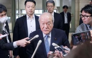 円安「対応取る」と財務相　市場けん制