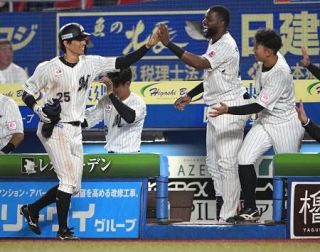 ロッテ岡が８戦連続二塁打　プロ野球新記録