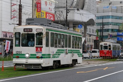 熊本市電　客乗せ、赤信号の交差点通過　「信号無視」今年3件目