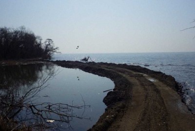 「琵琶湖に道ができている」と通報　湖岸に無許可の通路　県が告発