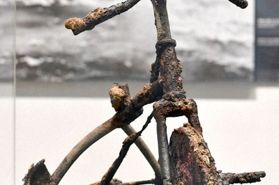 被爆した3歳の遺品「伸ちゃんの三輪車」　再現作がスイスで展示へ