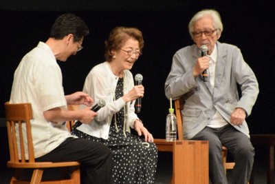 山田洋次監督「あのセリフ実は…」　「家族」上映会で対談、秘話に花