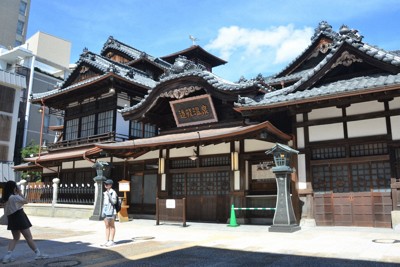 道後温泉本館、5年半ぶり全館営業再開　100年に一度の大修理終了