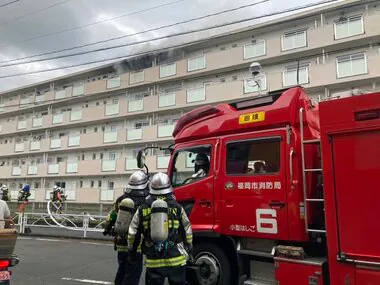 団地の１室から黒煙上がる　「５階建て集合住宅から出火」との通報　消防車など19台出動　福岡市西区