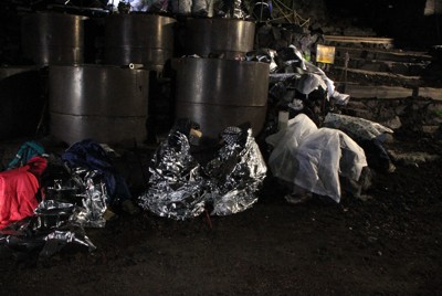 野宿者も…　富士山・吉田ルート　規制で効果も、弾丸登山の懸念再び