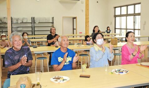 開校3年のエナジック、甲子園まで「あと一歩だった」　高校野球沖縄大会の決勝　名護市瀬嵩のエナジック寮でパブリックビューイング　「瀬嵩から甲子園出場を」合言葉に声援