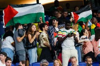 イスラエル登場に厳重警戒　サッカー男子初戦、国歌にやじ