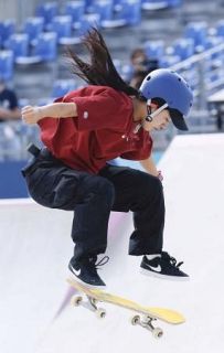 中山「とりあえず決勝に」　スケボー女子、会場で練習