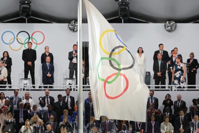 パリオリンピック開会式、五輪旗が上下逆さまに　IOC「遺憾だ」