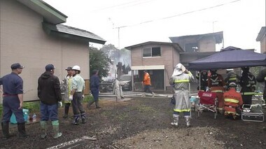 能代市で住宅3棟全焼　焼け跡から1人の遺体　火元の50代男性と連絡取れず　秋田
