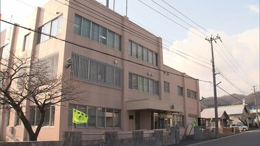 【”ちゃぶ台返し”ならぬ”ソファ返し”】 座っていた女性ごとひっくり返した52歳・漁師の男を逮捕…飛ばされた女性は床に頭を強打　「相手の態度に腹が立った」と供述　北海道松前町