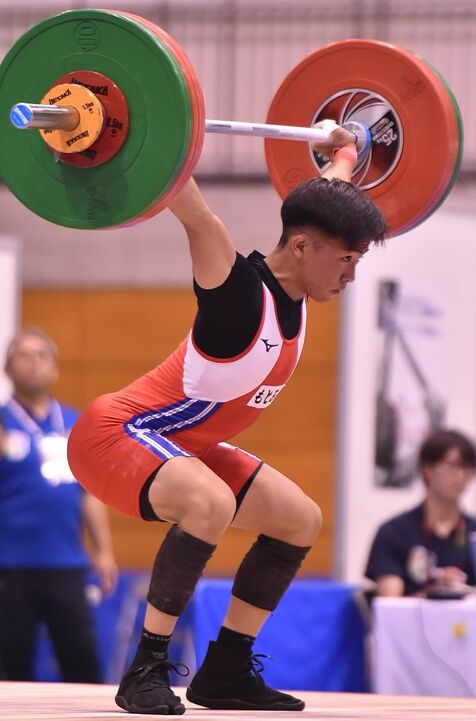 天久星七が優勝　全国高校総体の重量挙げ男子55キロ級　本部高１年