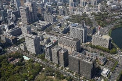 国家公務員、働き方改革「実感がある」61％　離職意向は増加