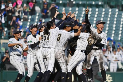 女子高校野球決勝、神戸弘陵が2連覇　強さの秘訣は「基本のドリル」