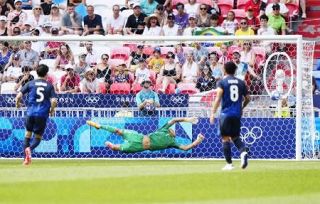 日本は準々決勝で敗退　サッカー・２日